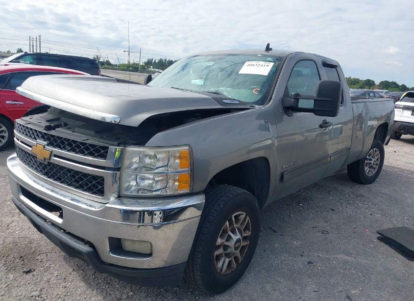 Photo 2 of 2013 Chevrolet Silverado 2500HD LT (VIN 1GC2CXE80DZ334022)