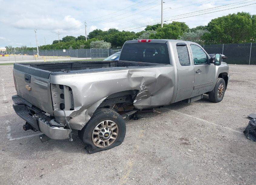 Photo 4 of 2013 Chevrolet Silverado 2500HD LT (VIN 1GC2CXE80DZ334022)