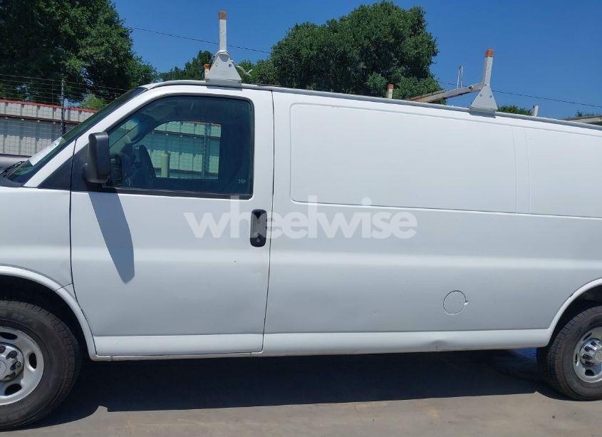 Photo 14 of 2010 Chevrolet Express 3500 WORK VAN (VIN 1GC2GUAGXA1125039)