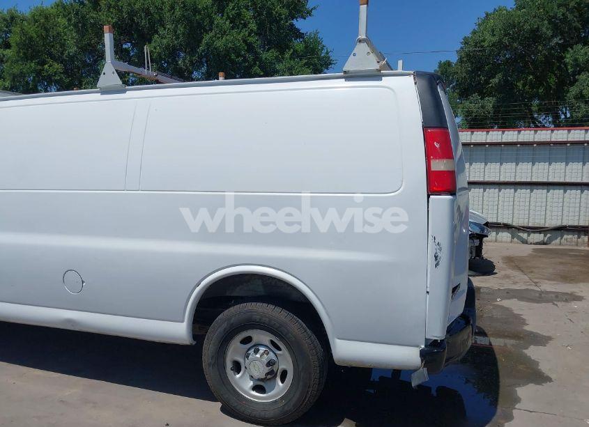 Photo 19 of 2010 Chevrolet Express 3500 WORK VAN (VIN 1GC2GUAGXA1125039)