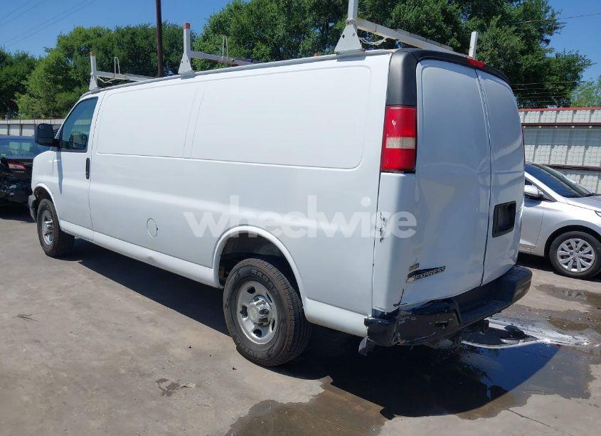 Photo 3 of 2010 Chevrolet Express 3500 WORK VAN (VIN 1GC2GUAGXA1125039)