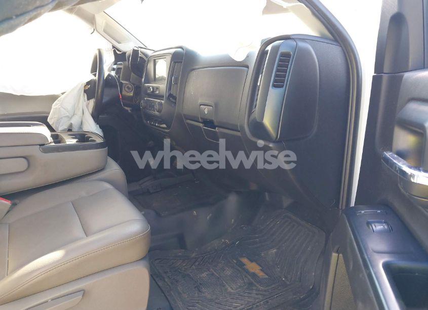 Photo 5 of 2018 Chevrolet Silverado 2500HD WT (VIN 1GC2KUEG0JZ297669)