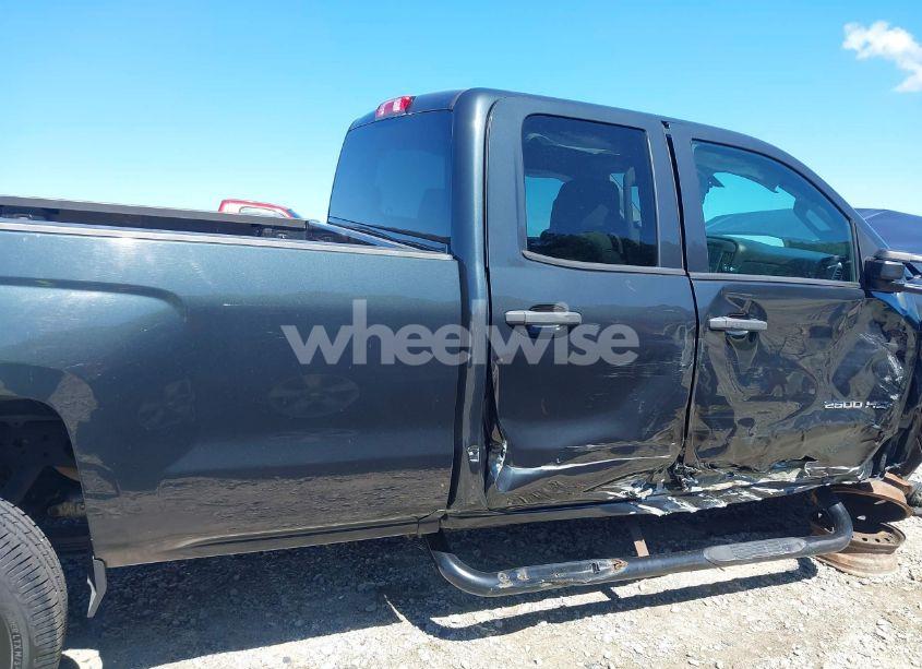 Photo 13 of 2018 Chevrolet Silverado 2500HD WT (VIN 1GC2KUEG1JZ161390)