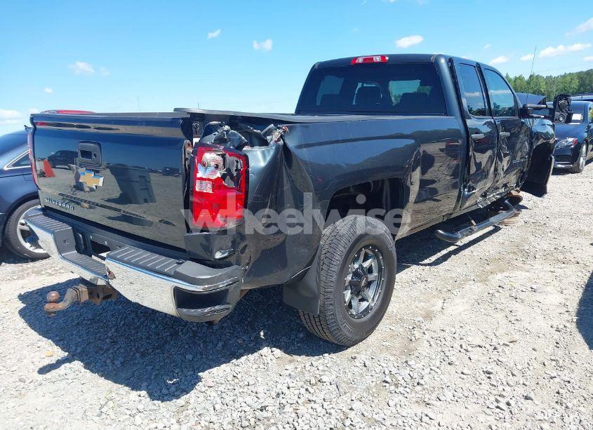 Photo 4 of 2018 Chevrolet Silverado 2500HD WT (VIN 1GC2KUEG1JZ161390)