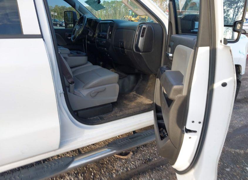 Photo 5 of 2017 Chevrolet Silverado 2500HD WT (VIN 1GC2KUEG7HZ191150)