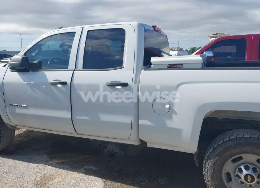 Photo 14 of 2018 Chevrolet Silverado 2500HD WT (VIN 1GC2KUEG8JZ244945)