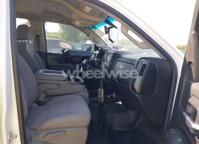 Photo 5 of 2018 Chevrolet Silverado 2500HD WT (VIN 1GC2KUEG8JZ244945)