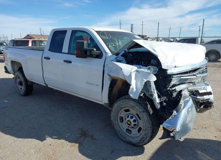 2018 Chevrolet Silverado 2500HD WT (VIN 1GC2KUEGXJZ227161) main photo