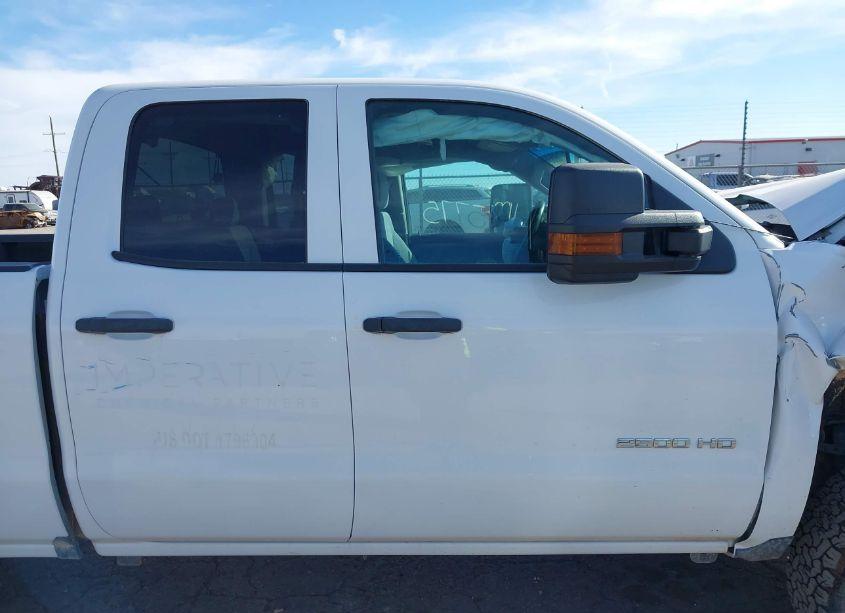 Photo 13 of 2018 Chevrolet Silverado 2500HD WT (VIN 1GC2KUEGXJZ227161)