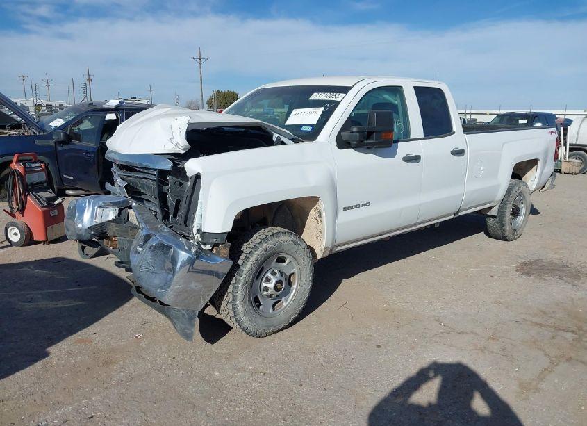 Photo 2 of 2018 Chevrolet Silverado 2500HD WT (VIN 1GC2KUEGXJZ227161)