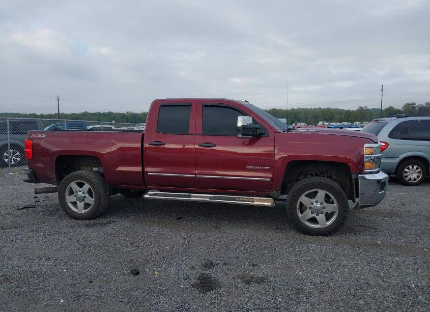 Photo 13 of 2015 Chevrolet Silverado 2500HD LT (VIN 1GC2KVE83FZ123892)