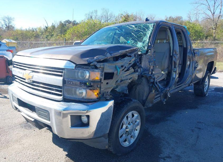 Photo 2 of 2015 Chevrolet Silverado 2500HD LT (VIN 1GC2KVEG1FZ100229)