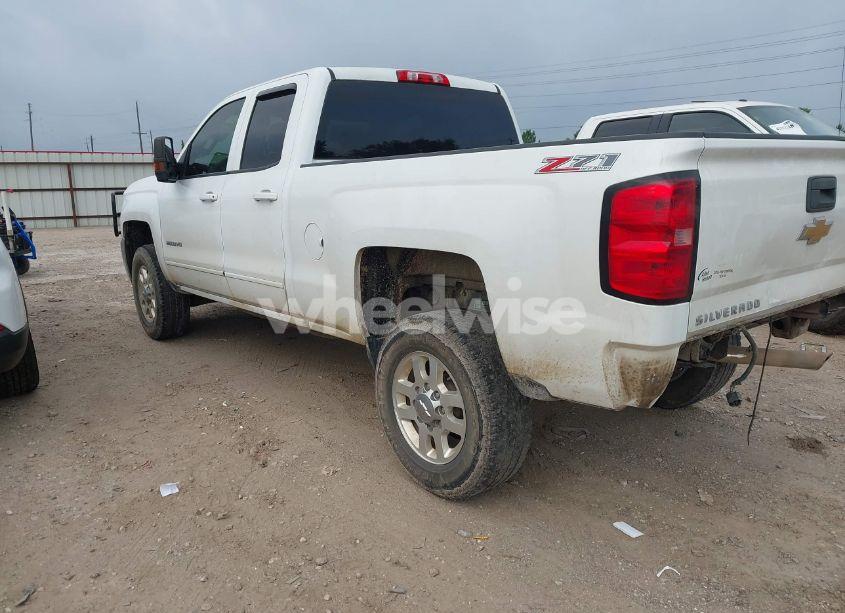 Photo 3 of 2015 Chevrolet Silverado 2500HD LT (VIN 1GC2KVEG8FZ544983)