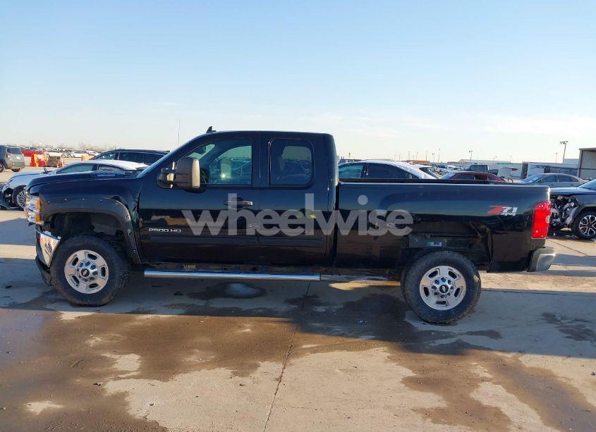 Photo 14 of 2013 Chevrolet Silverado 2500HD LT (VIN 1GC2KXC89DZ400413)