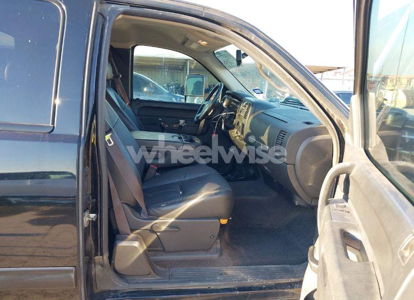 Photo 5 of 2013 Chevrolet Silverado 2500HD LT (VIN 1GC2KXC89DZ400413)