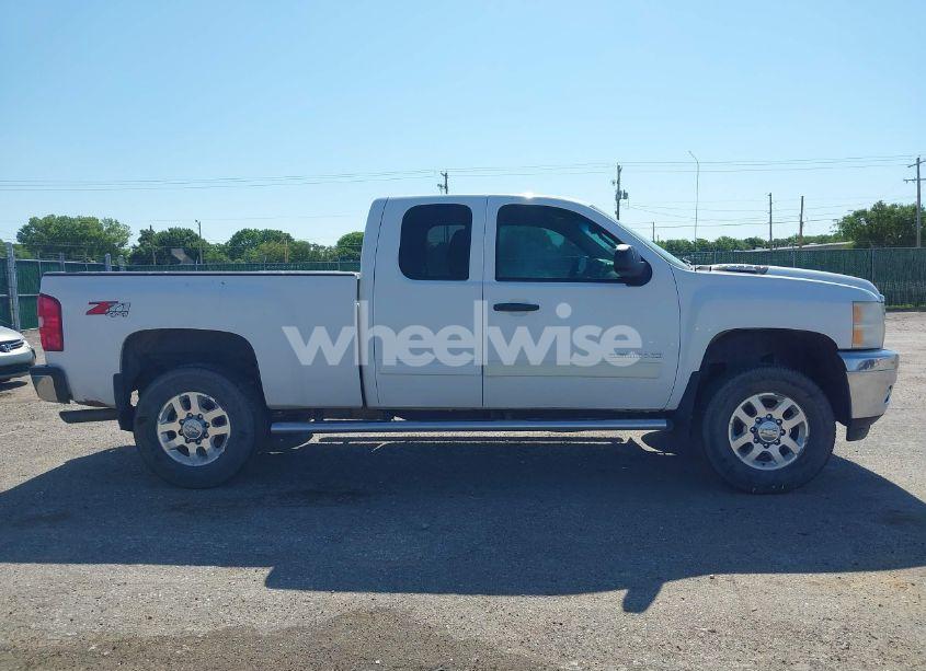 Photo 13 of 2013 Chevrolet Silverado 2500HD LT (VIN 1GC2KXCG1DZ137101)