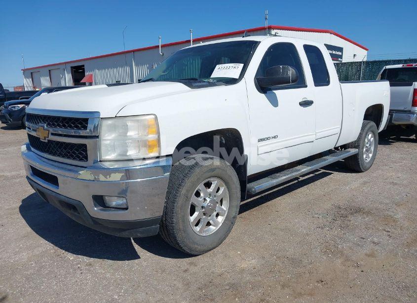 Photo 2 of 2013 Chevrolet Silverado 2500HD LT (VIN 1GC2KXCG1DZ137101)