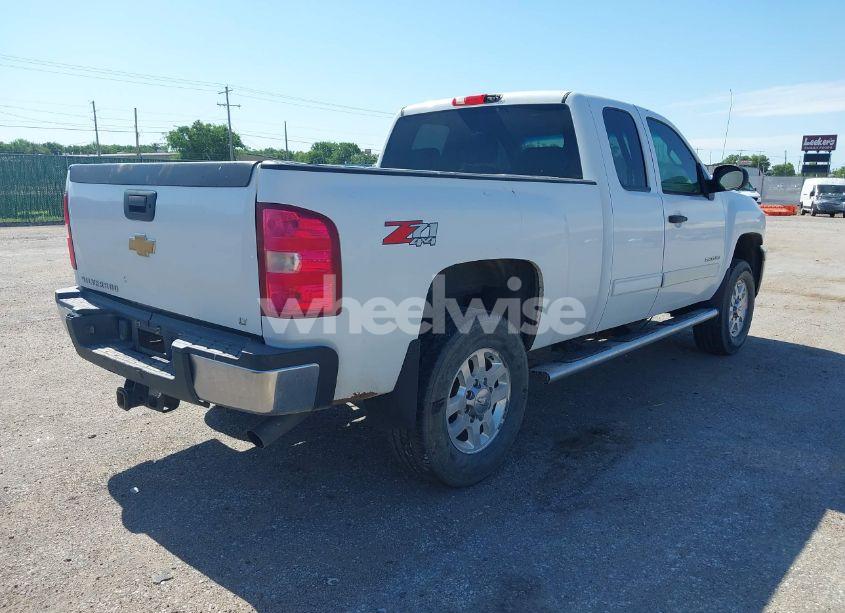 Photo 4 of 2013 Chevrolet Silverado 2500HD LT (VIN 1GC2KXCG1DZ137101)
