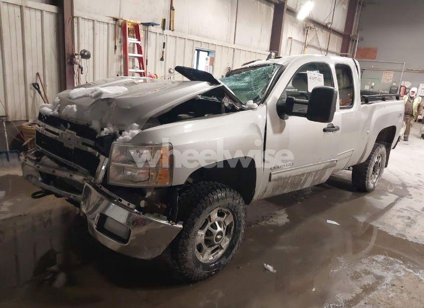 Photo 2 of 2011 Chevrolet Silverado 2500HD LT (VIN 1GC2KXCG7BZ381221)