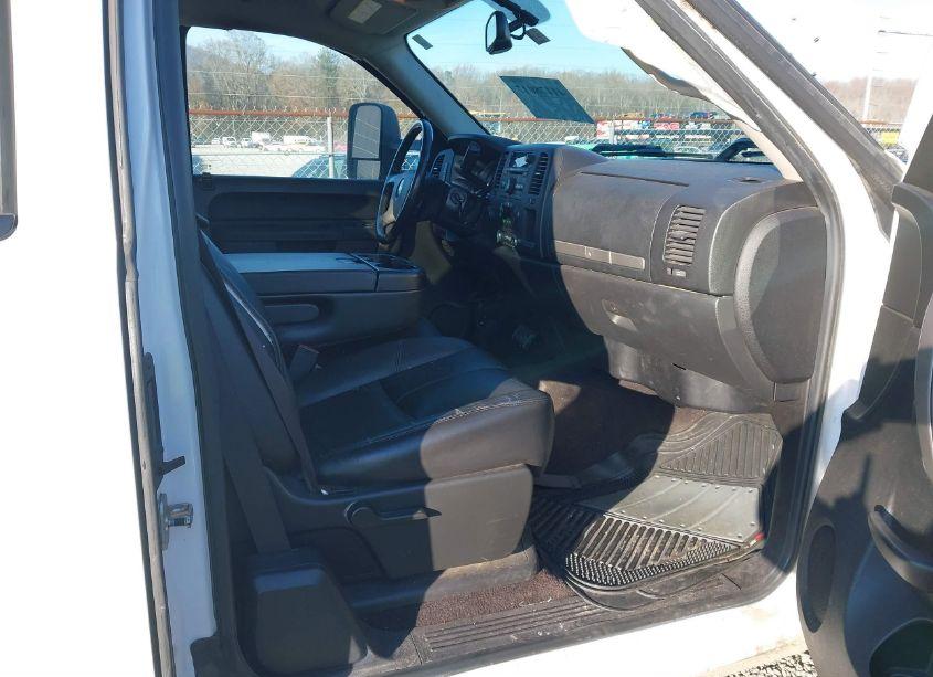 Photo 5 of 2011 Chevrolet Silverado 2500HD LT (VIN 1GC2KXE84BZ240922)