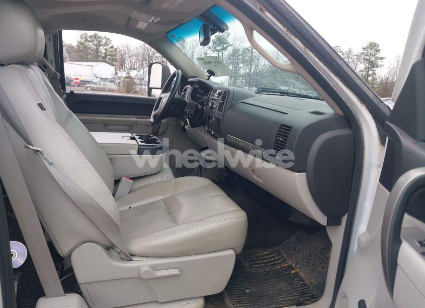 Photo 5 of 2011 Chevrolet Silverado 2500HD LT (VIN 1GC2KXE86BZ168380)