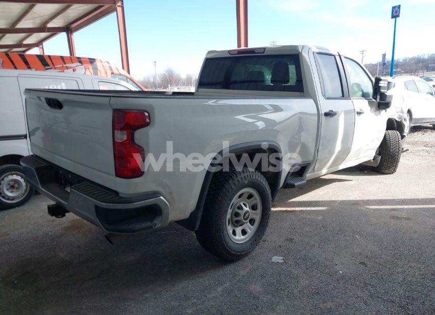 Photo 4 of 2022 Chevrolet Silverado 2500HD 4WD DOUBLE CAB STANDARD BED WT (VIN 1GC2YLE73NF218219)