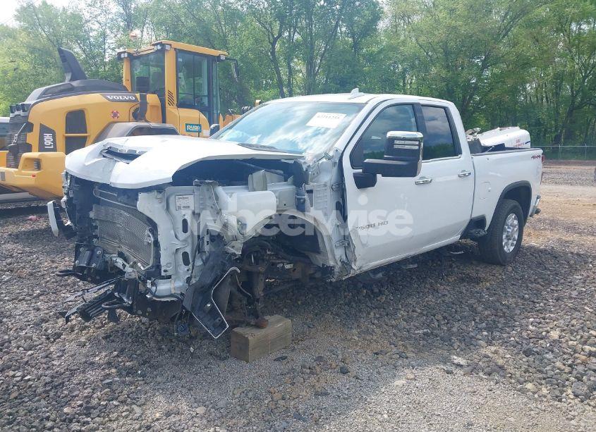 Photo 2 of 2022 Chevrolet Silverado 2500HD 4WD DOUBLE CAB STANDARD BED LTZ (VIN 1GC2YPEY1NF312891)