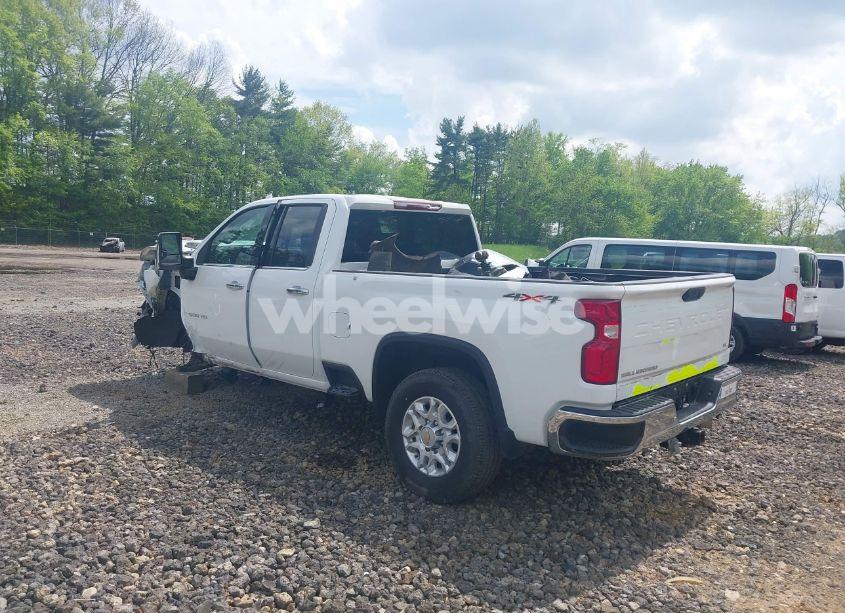 Photo 3 of 2022 Chevrolet Silverado 2500HD 4WD DOUBLE CAB STANDARD BED LTZ (VIN 1GC2YPEY1NF312891)