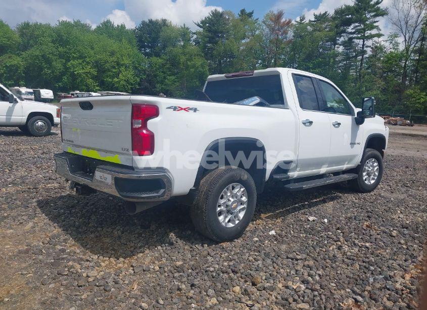 Photo 4 of 2022 Chevrolet Silverado 2500HD 4WD DOUBLE CAB STANDARD BED LTZ (VIN 1GC2YPEY1NF312891)