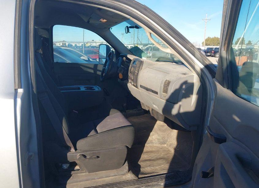 Photo 6 of 2014 Chevrolet Silverado 3500HD WORK TRUCK (VIN 1GC3KZCG0EF173817)