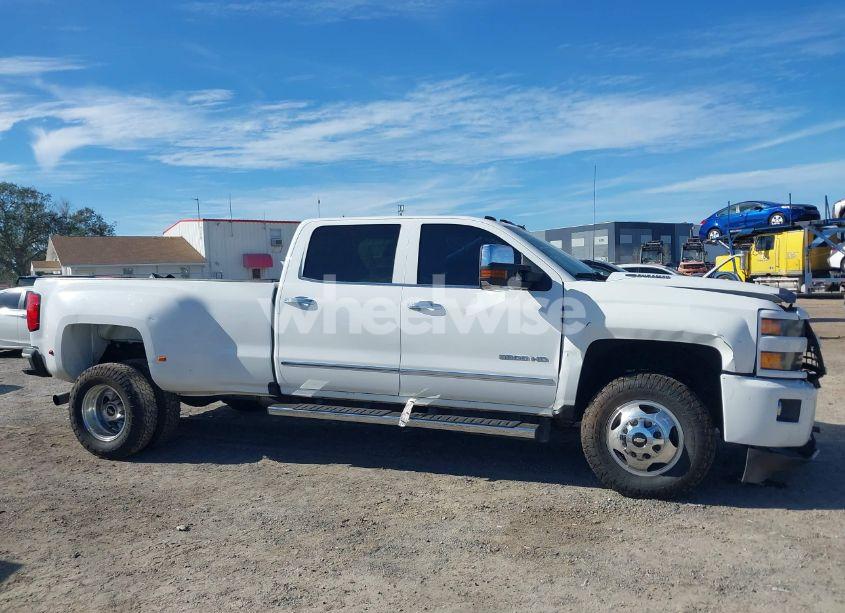 Photo 13 of 2016 Chevrolet Silverado 3500HD LTZ (VIN 1GC4C0E8XGF181817)