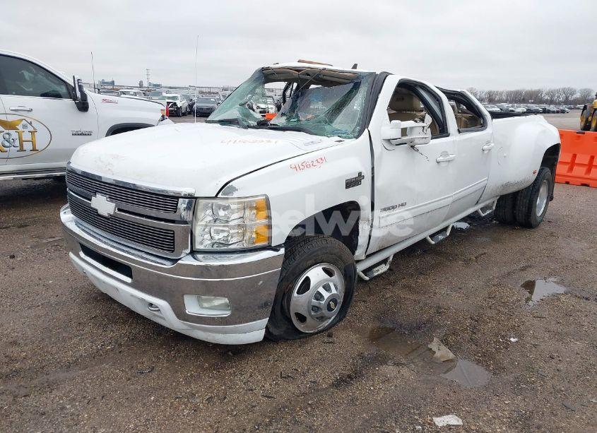 Photo 2 of 2013 Chevrolet Silverado 3500HD LTZ (VIN 1GC4C1C89DF110693)