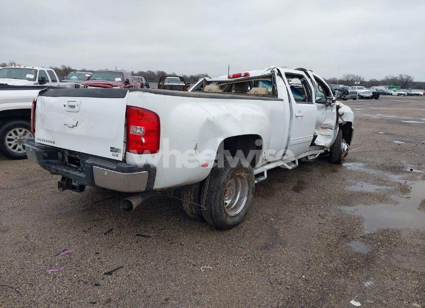 Photo 4 of 2013 Chevrolet Silverado 3500HD LTZ (VIN 1GC4C1C89DF110693)