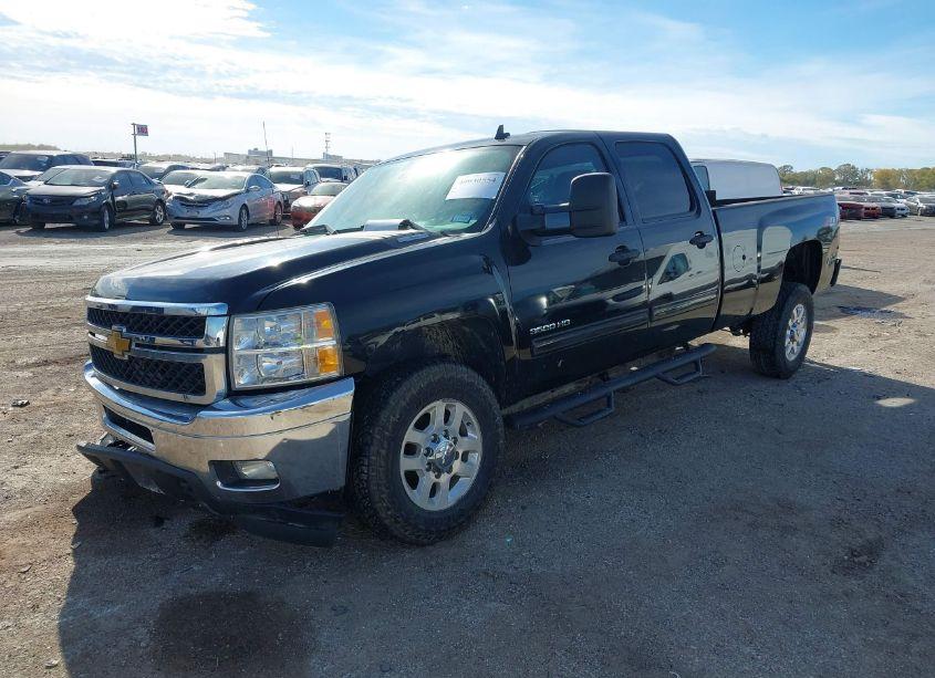 Photo 2 of 2013 Chevrolet Silverado 3500HD LT (VIN 1GC4K0C83DF118379)