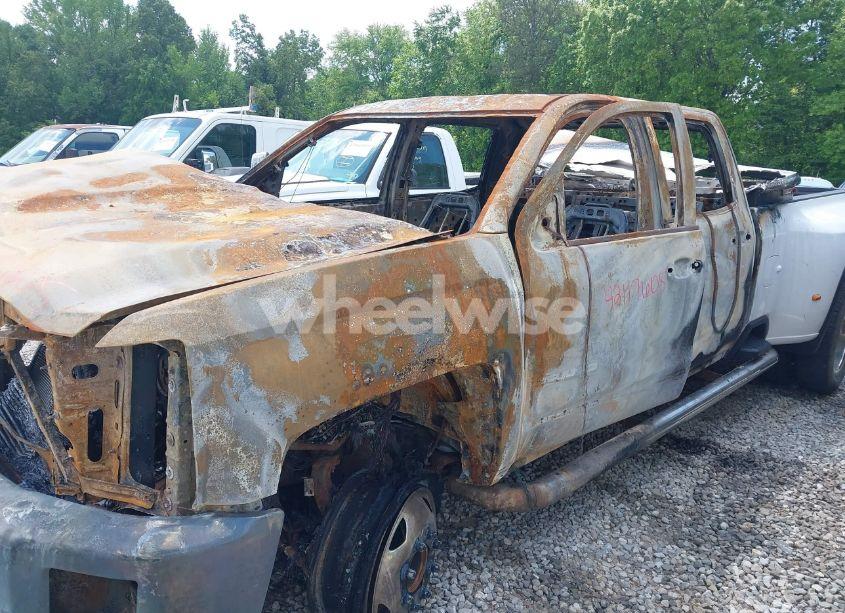 Photo 2 of 2015 Chevrolet Silverado 3500HD LTZ (VIN 1GC4K0C87FF536981)