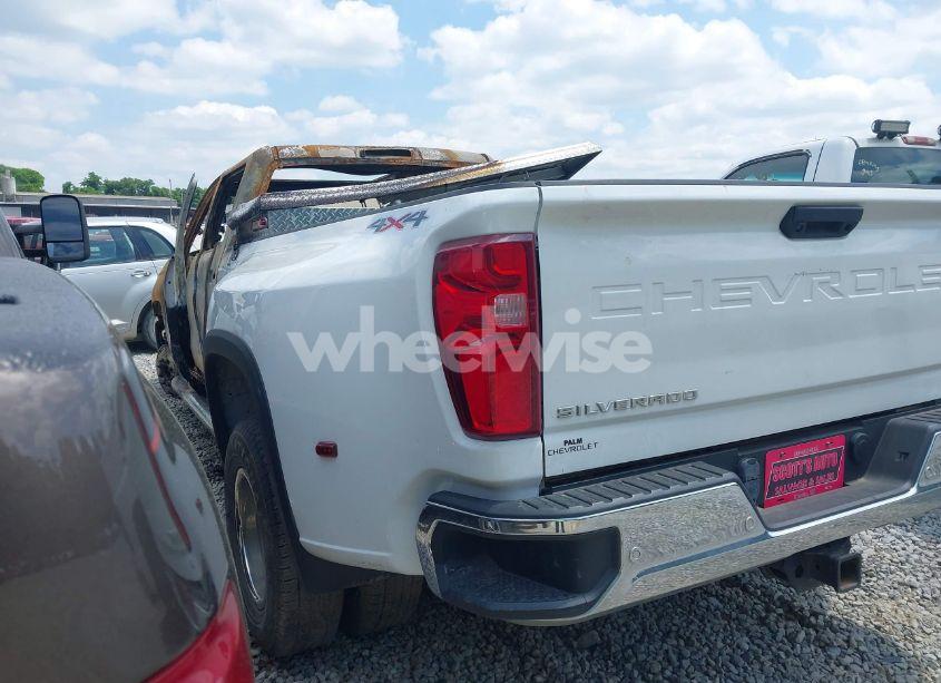 Photo 3 of 2015 Chevrolet Silverado 3500HD LTZ (VIN 1GC4K0C87FF536981)