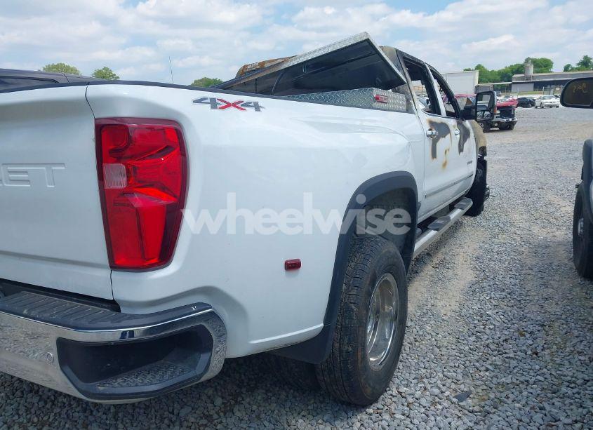 Photo 4 of 2015 Chevrolet Silverado 3500HD LTZ (VIN 1GC4K0C87FF536981)