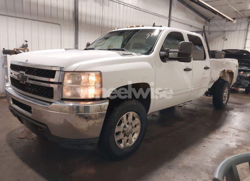 Photo 2 of 2011 Chevrolet Silverado 3500HD LT (VIN 1GC4K0CG4BF120629)
