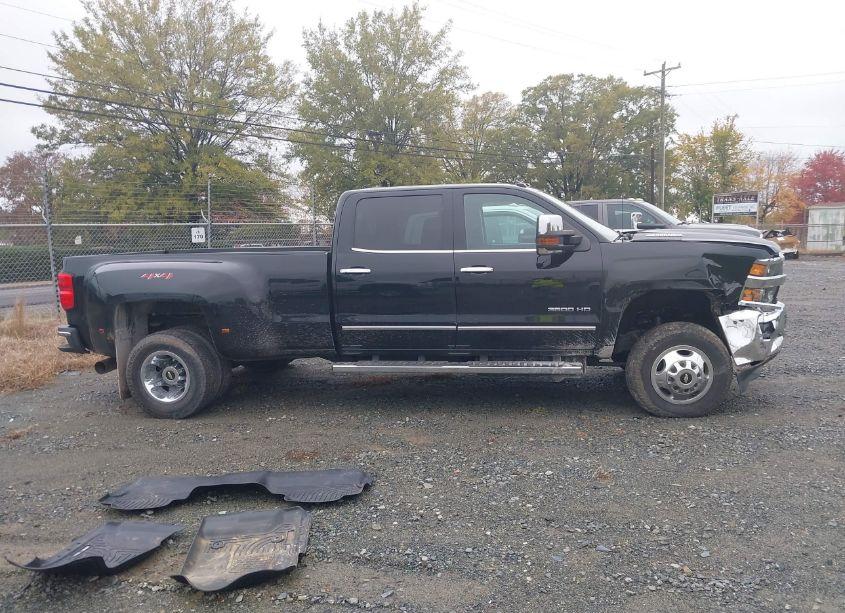 Photo 13 of 2018 Chevrolet Silverado 3500HD LTZ (VIN 1GC4K0CY5JF164839)