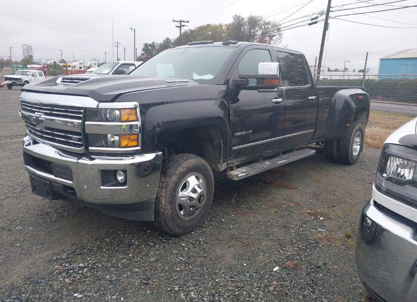 Photo 2 of 2018 Chevrolet Silverado 3500HD LTZ (VIN 1GC4K0CY5JF164839)