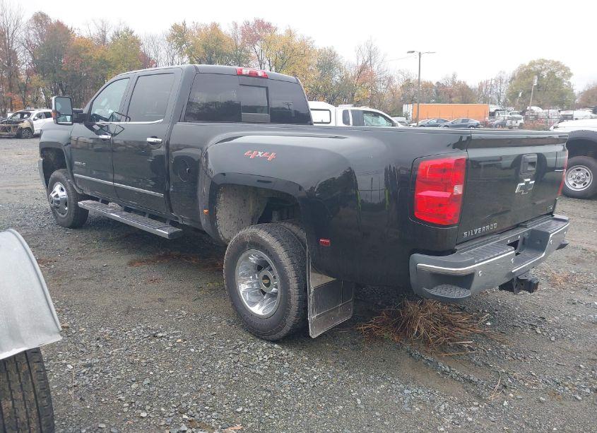Photo 3 of 2018 Chevrolet Silverado 3500HD LTZ (VIN 1GC4K0CY5JF164839)