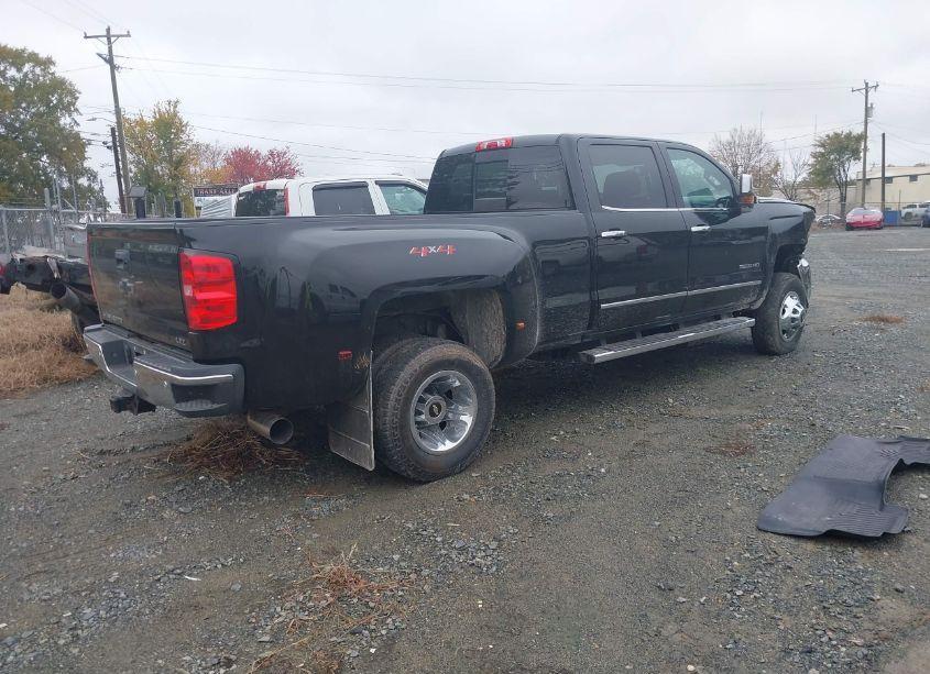 Photo 4 of 2018 Chevrolet Silverado 3500HD LTZ (VIN 1GC4K0CY5JF164839)