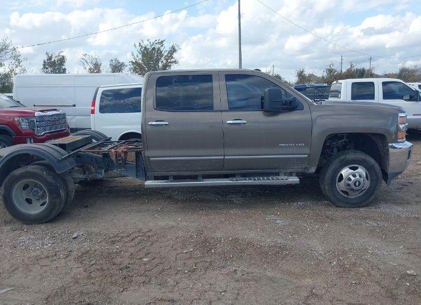 Photo 14 of 2015 Chevrolet Silverado 3500HD LTZ (VIN 1GC4K0E81FF115559)