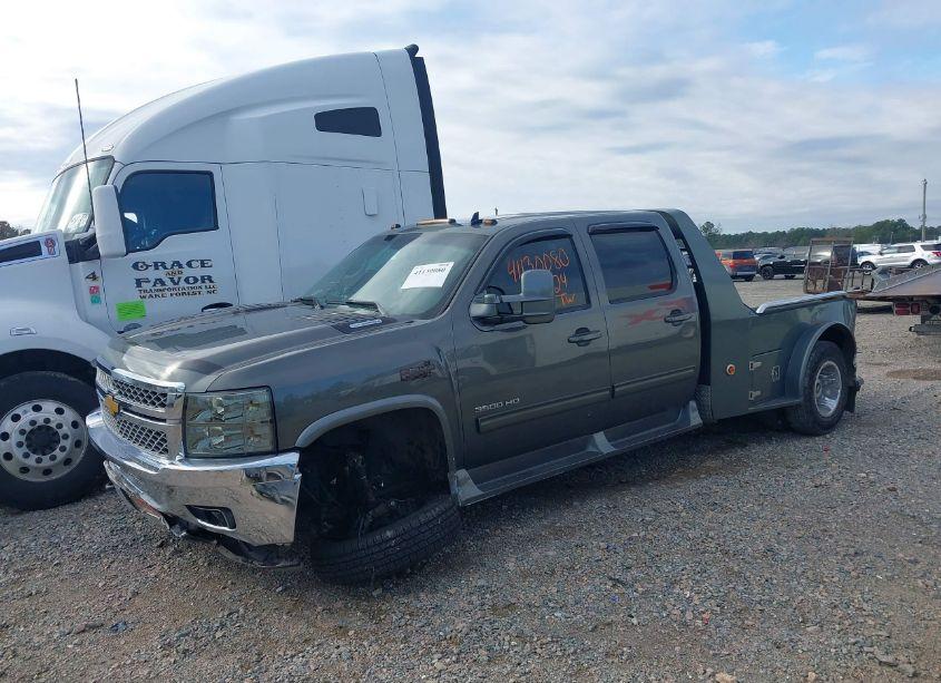 Photo 2 of 2011 Chevrolet Silverado 3500HD LTZ (VIN 1GC4K1C84BF177606)