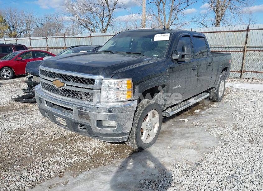 Photo 2 of 2013 Chevrolet Silverado 3500HD LTZ (VIN 1GC4K1EG8DF156510)
