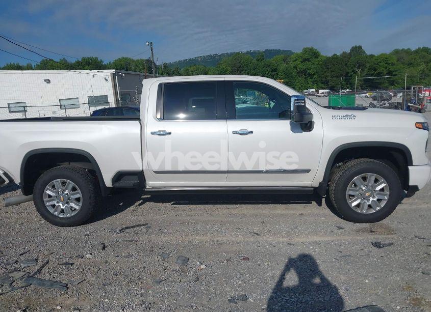 Photo 13 of 2025 Chevrolet Silverado 2500HD 4WD STANDARD BED HIGH COUNTRY (VIN 1GC4KREY6SF238336)