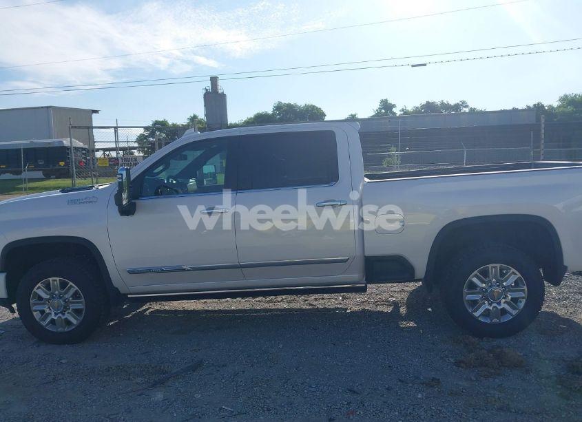 Photo 14 of 2025 Chevrolet Silverado 2500HD 4WD STANDARD BED HIGH COUNTRY (VIN 1GC4KREY6SF238336)