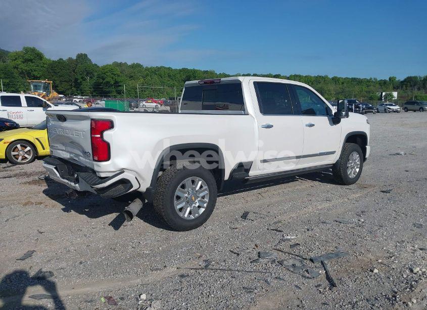 Photo 4 of 2025 Chevrolet Silverado 2500HD 4WD STANDARD BED HIGH COUNTRY (VIN 1GC4KREY6SF238336)