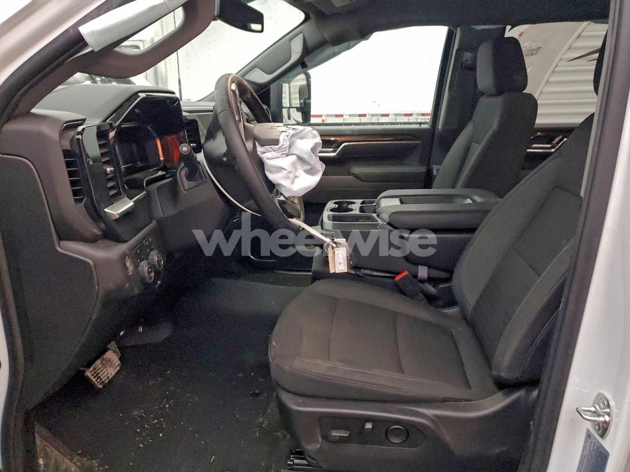 Photo 7 of 2025 CHEVROLET SILVERADO K3500 LT (VIN 1GC4KTEYXSF350862)