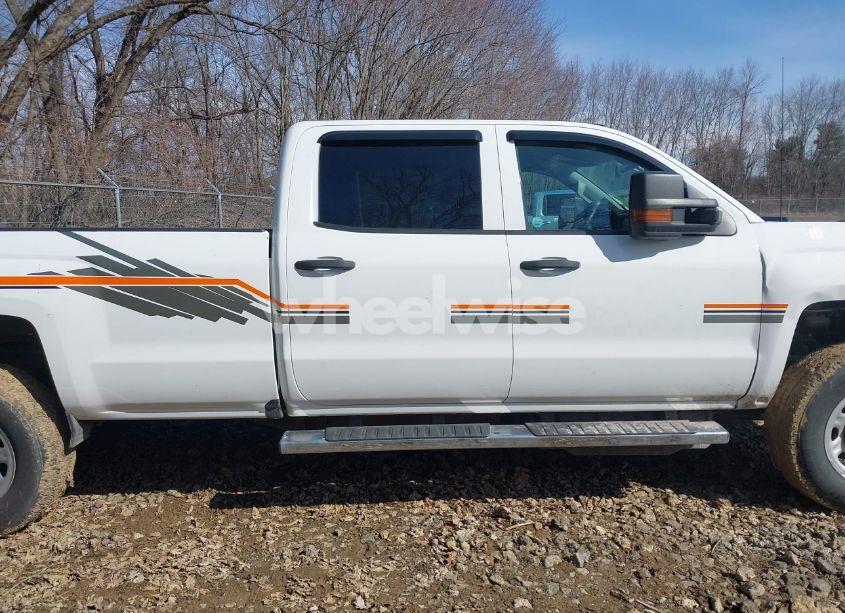 Photo 14 of 2019 Chevrolet Silverado 3500HD WT (VIN 1GC4KVCY9KF164695)